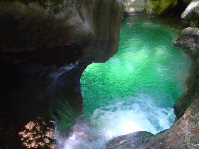 Canyoning Grenoble : conseils et meilleures offres pour pratiquer au meilleur prix