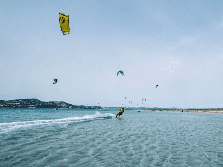 Kitesurf Hyères : conseils et meilleures offres pour pratiquer au meilleur prix