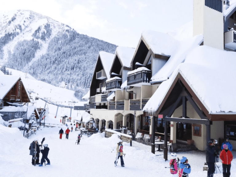 Location ski Oz en Oisans : conseils et meilleures offres pour pratiquer au meilleur prix