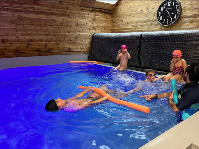 Natation Annecy : conseils et meilleures offres pour pratiquer au meilleur prix